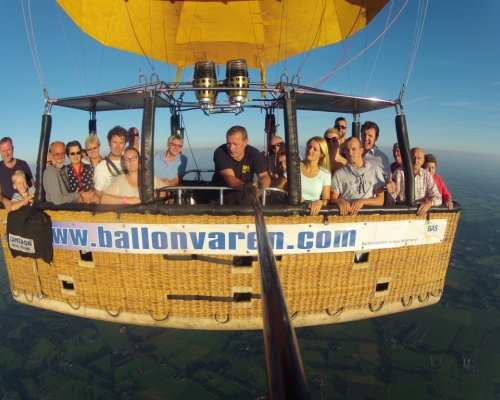 Ballonvaren in Laren met de PH-TYM Luchtballon